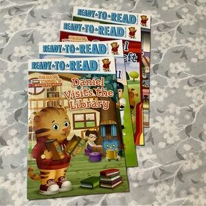Daniel Tiger "Daniel Visits the Library" Ready-to-Read Picture Book